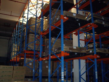産業パレットの 1 つのアクセスの通路ドライブは倉庫の貯蔵、1500KG のために悩まします